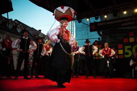 S soncem obsijan drugi festivalski dan 50. Dnevov narodnih noš in oblačilne dediščine v Kamniku (44)